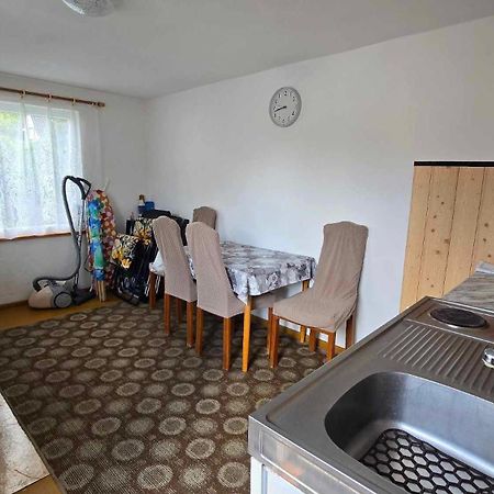 우스트카 Akacja Pokoje Z Lazienkami 아파트 외부 사진